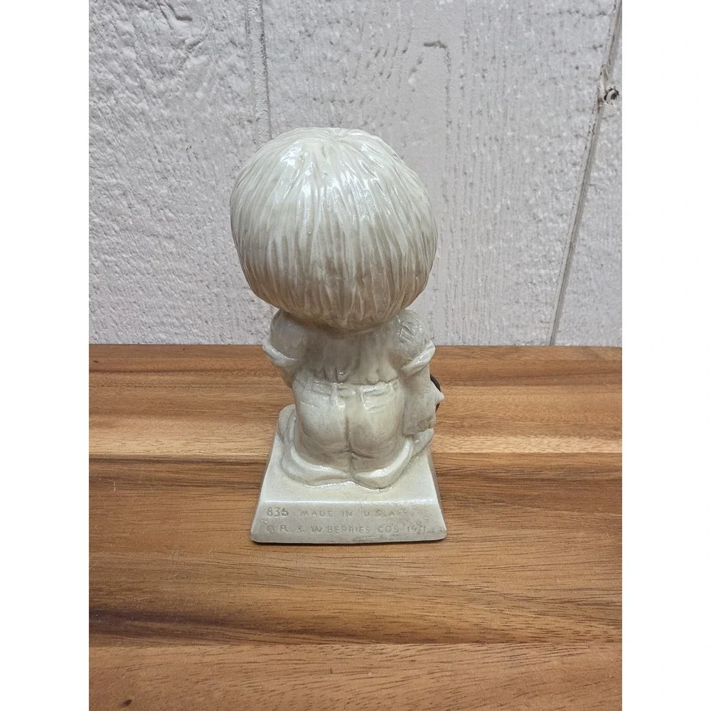Vintage Russ Wallace Berries Statue 1971 